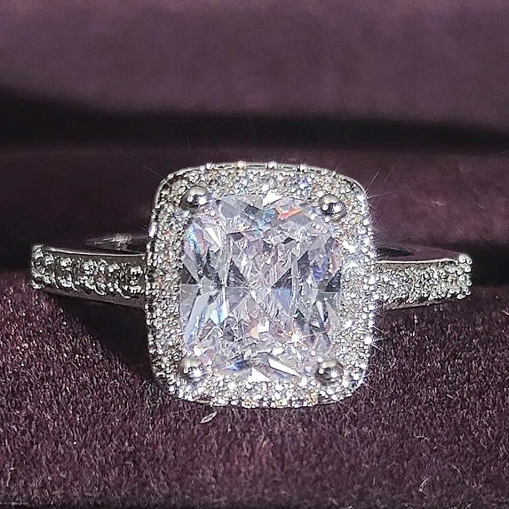 Gorgeous Engagement Set of Rings - Picture 4 of 8